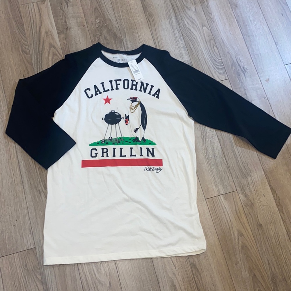 Men’s NWT large Riot Society shirt